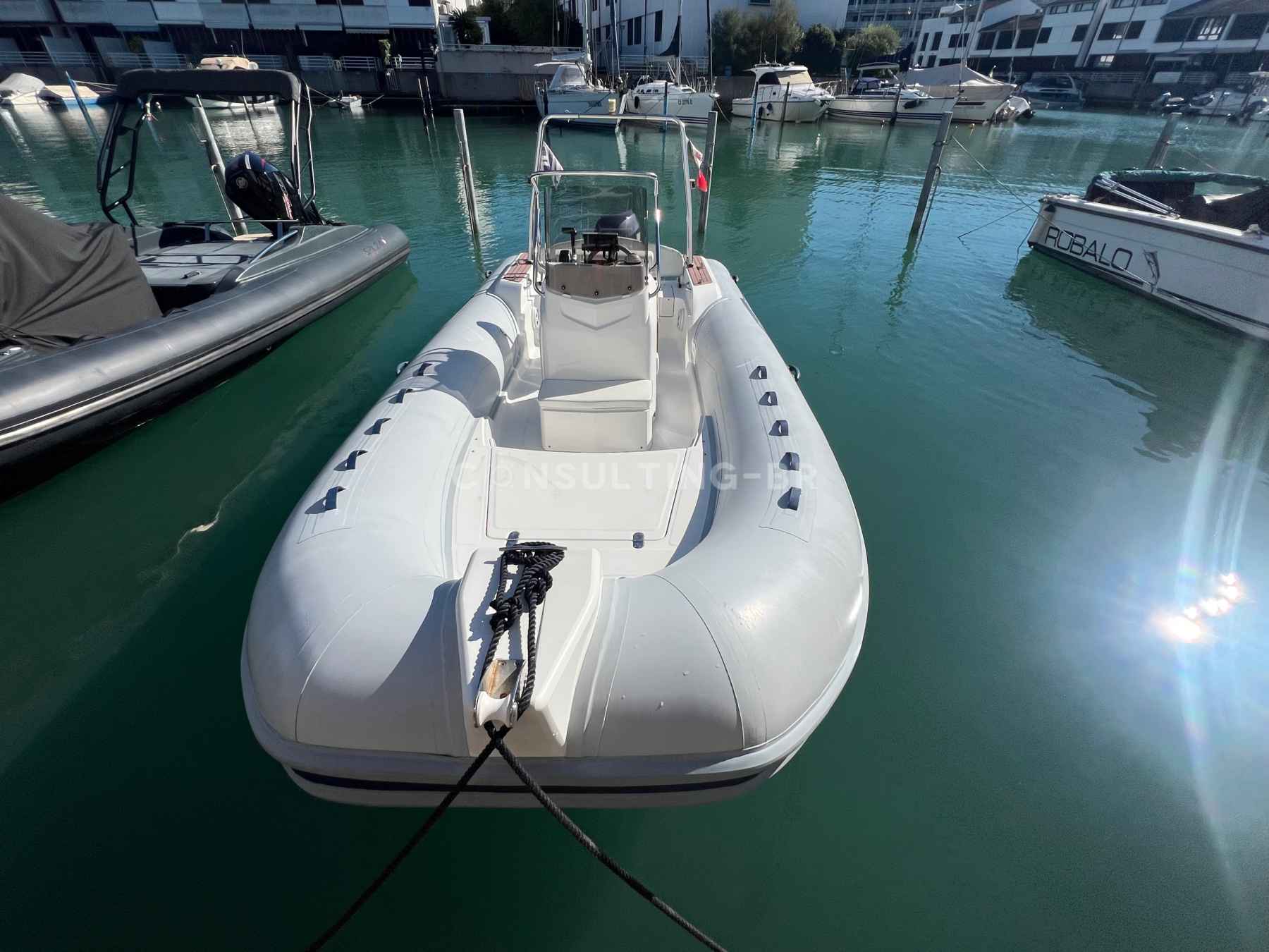 Motorboot Capelli Tempest 626