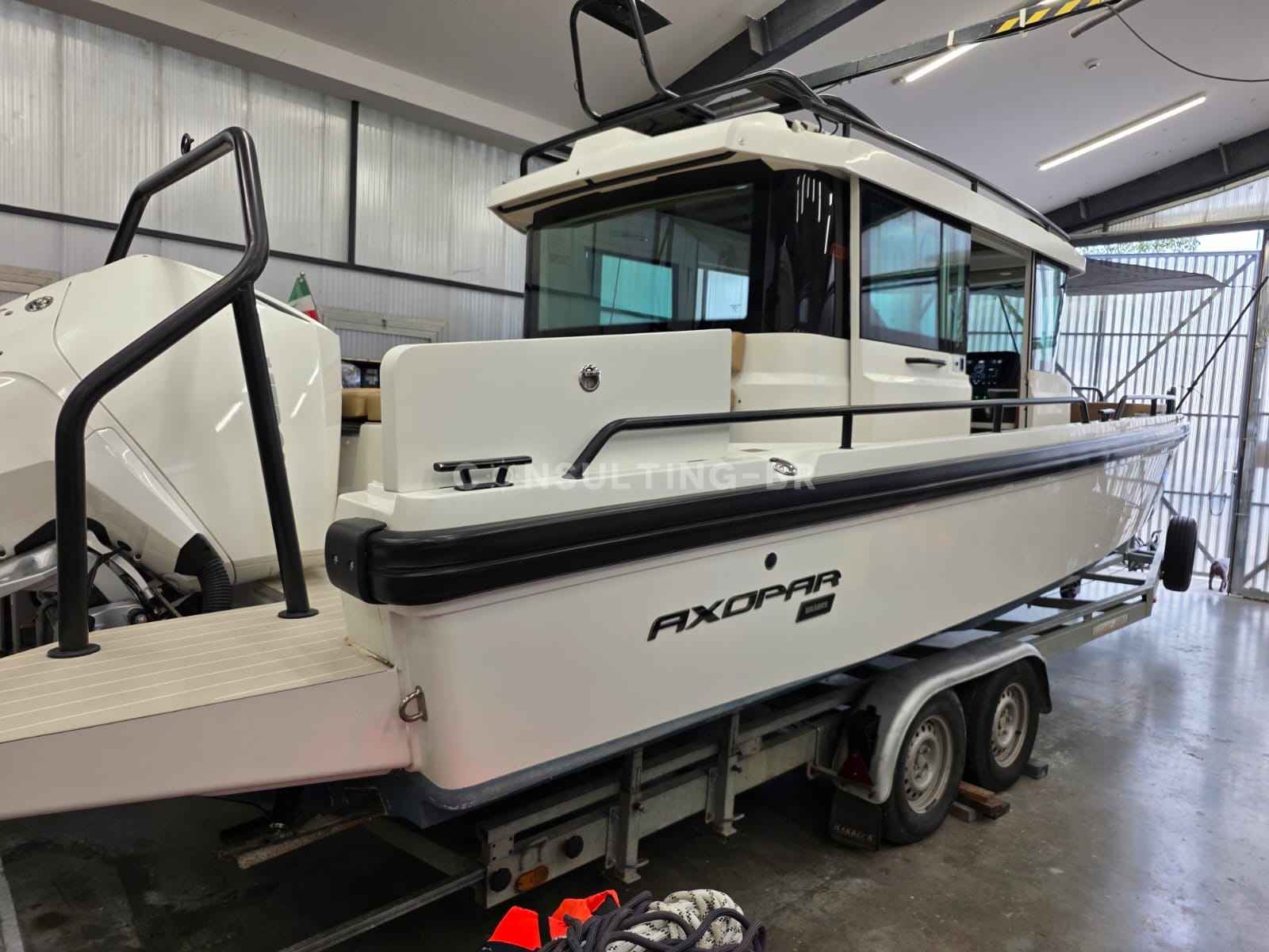 Motorboot Axopar 28 Cabin Brabus Line