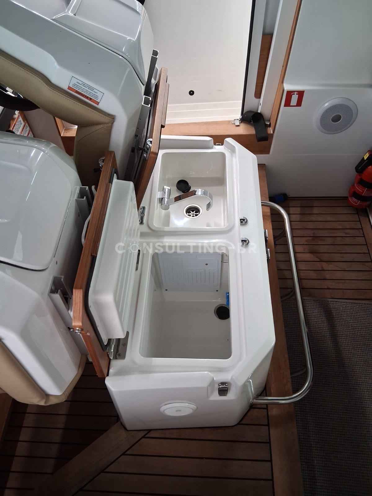 Motorboot Axopar 28 Cabin Brabus Line