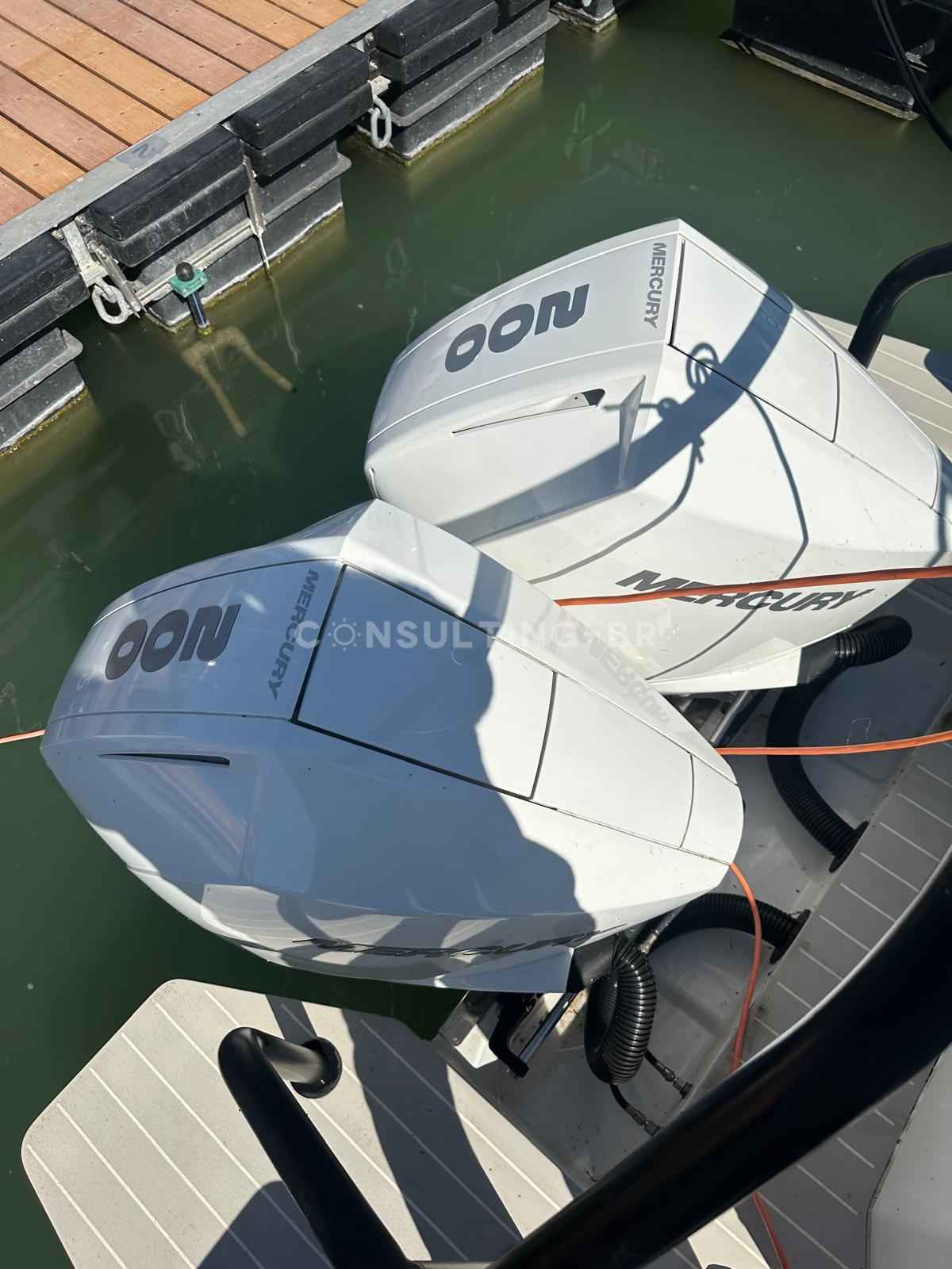 Motorboot Axopar 28 Cabin Brabus Line