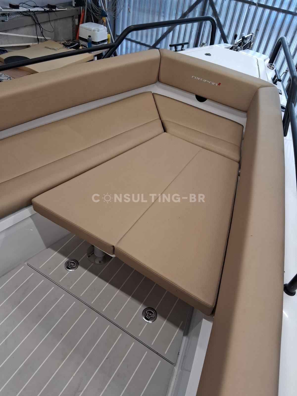 Motorboot Axopar 28 Cabin Brabus Line