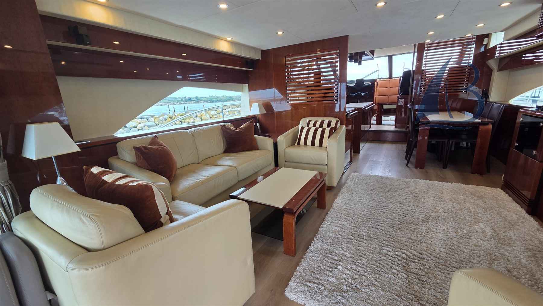 Motorboot Fairline Squadron 68