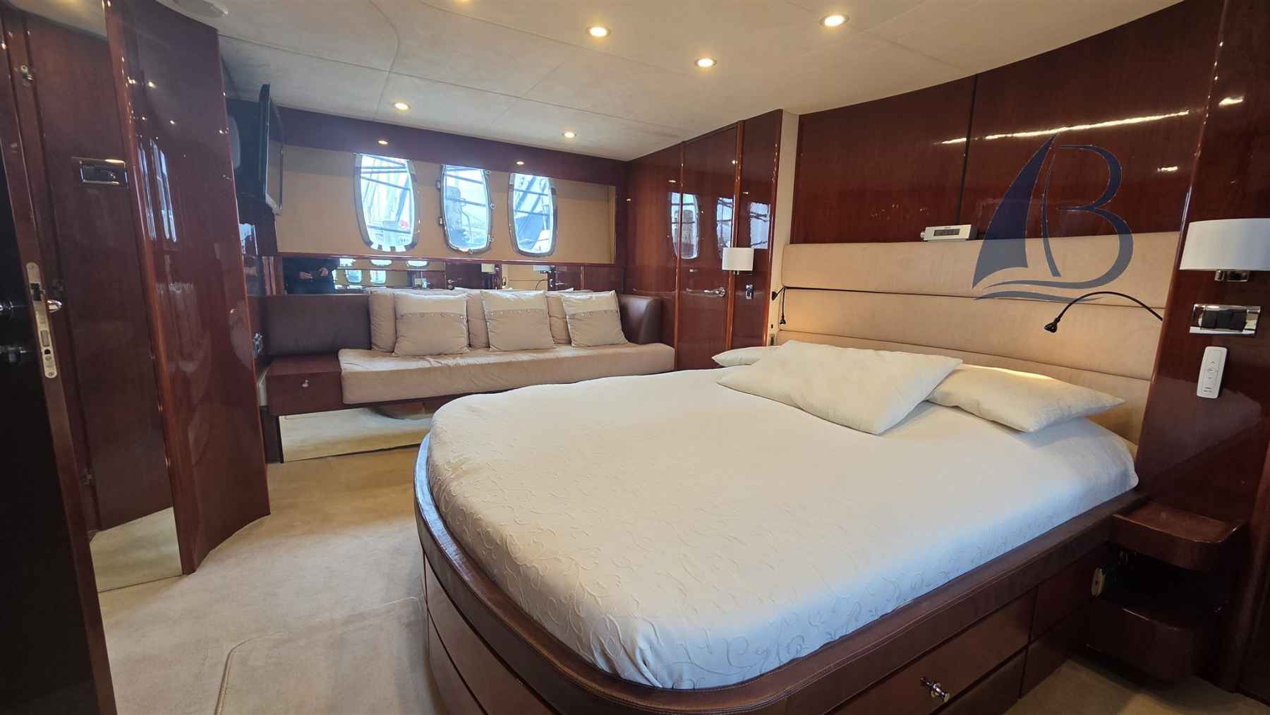 Motorboot Fairline Squadron 68