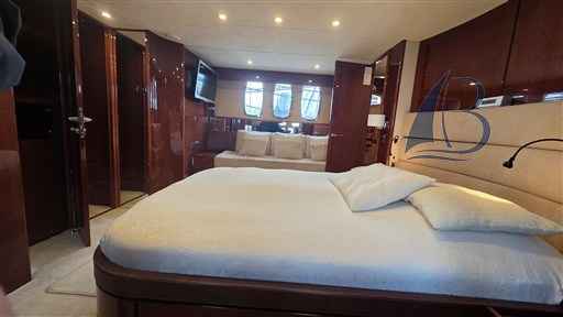 Motorboot Fairline Squadron 68