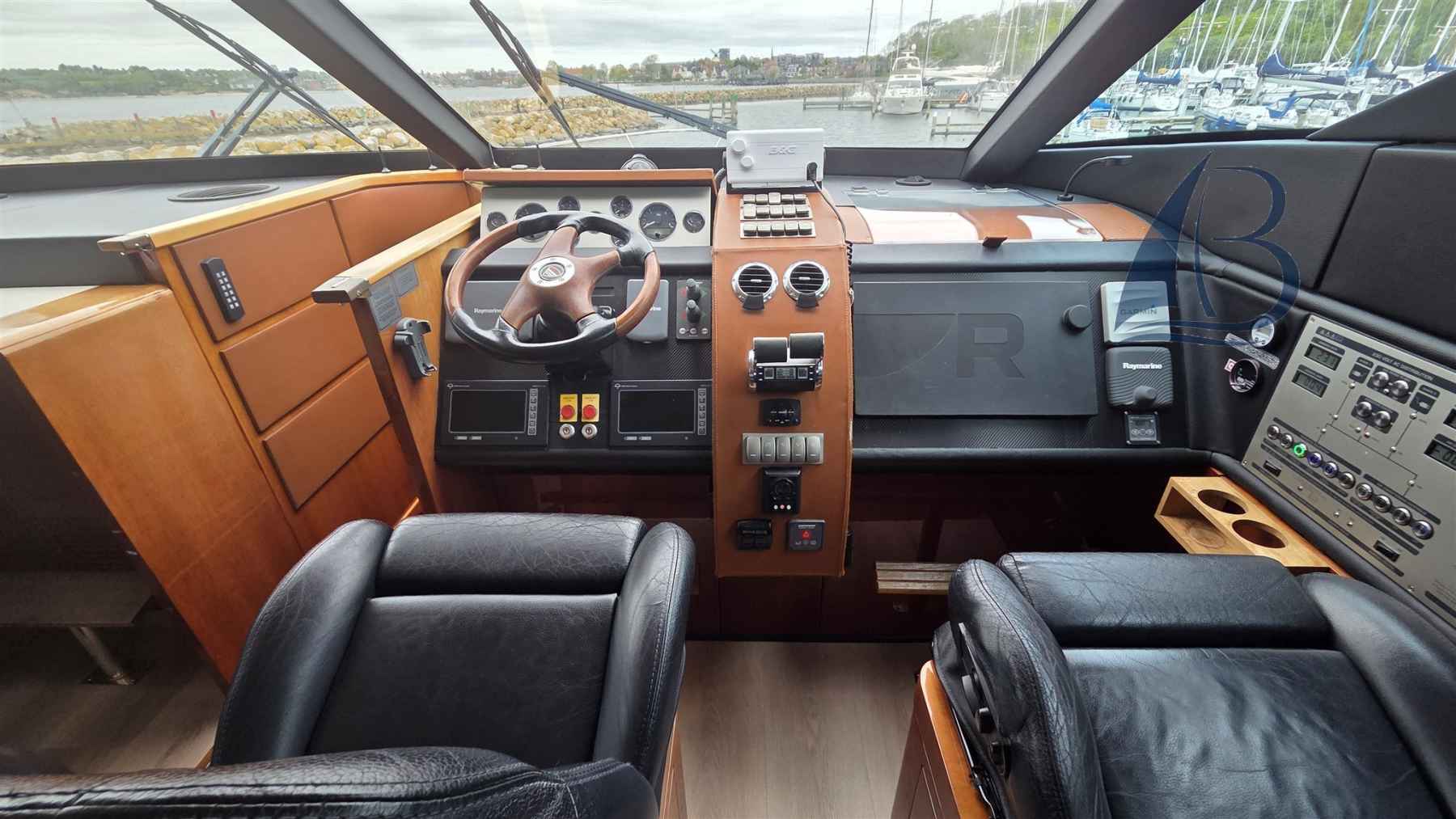 Motorboot Fairline Squadron 68