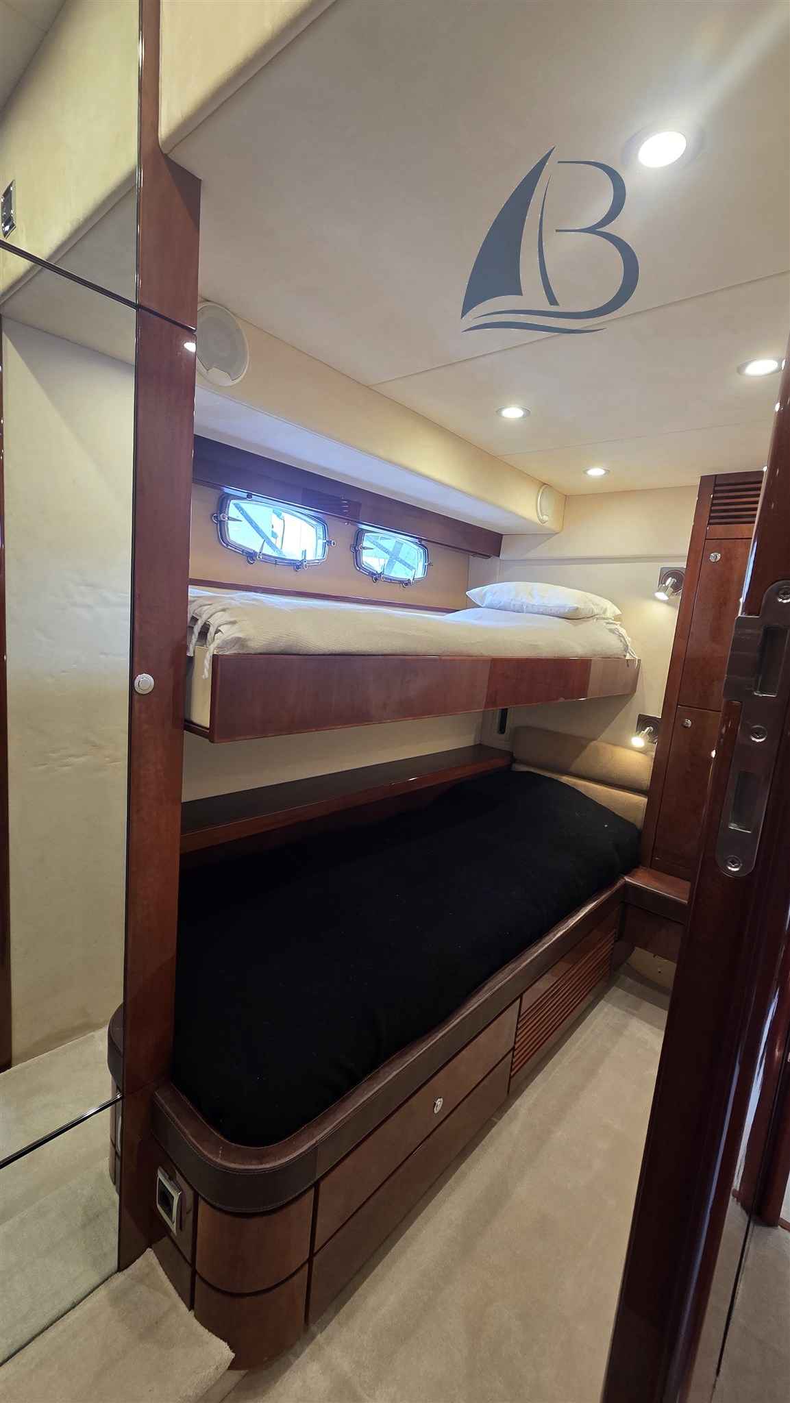 Motorboot Fairline Squadron 68
