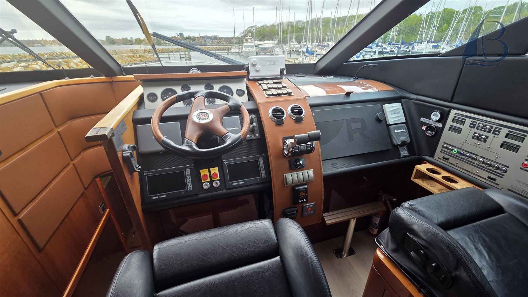 Motorboot Fairline Squadron 68