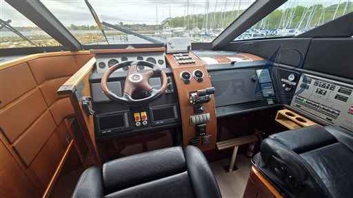 Motorboot Fairline Squadron 68