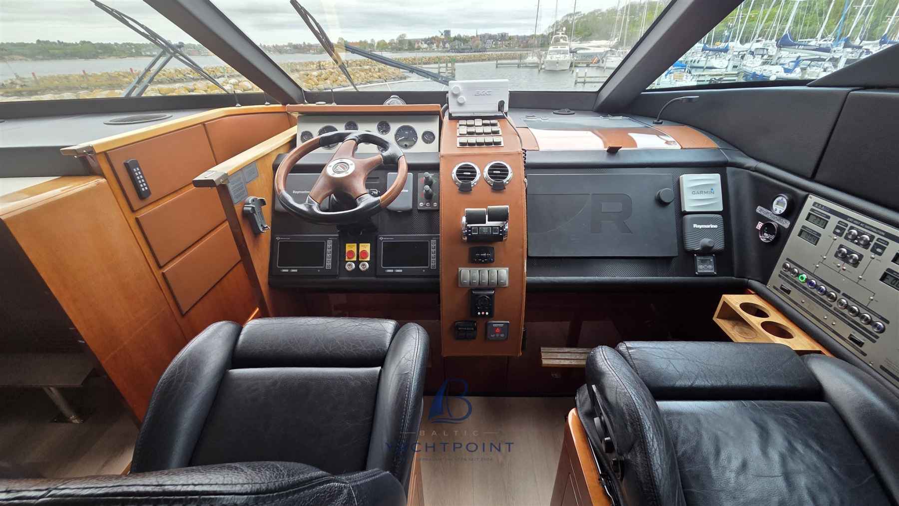 Motorboot Fairline Squadron 68