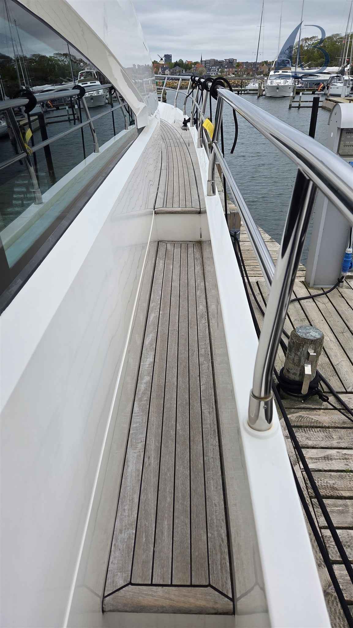 Motorboot Fairline Squadron 68