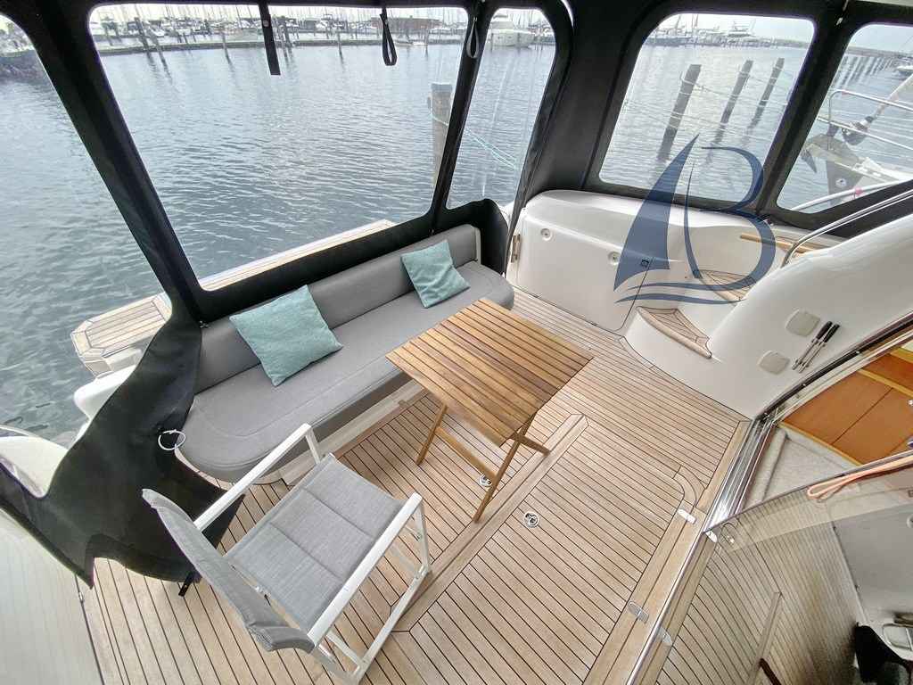 Motorboot Sealine T 52