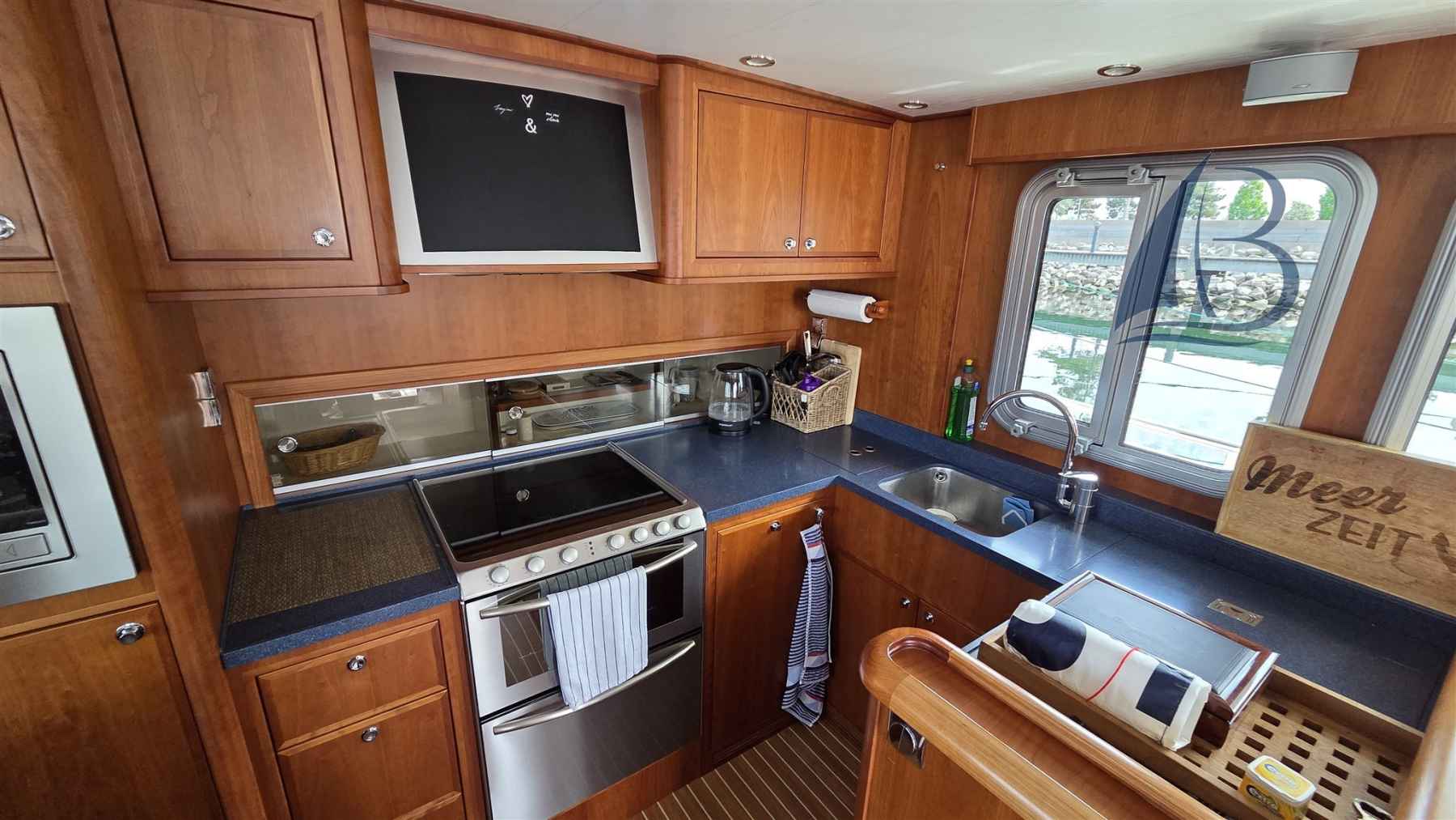 Motorboot Privateer Trawler 50
