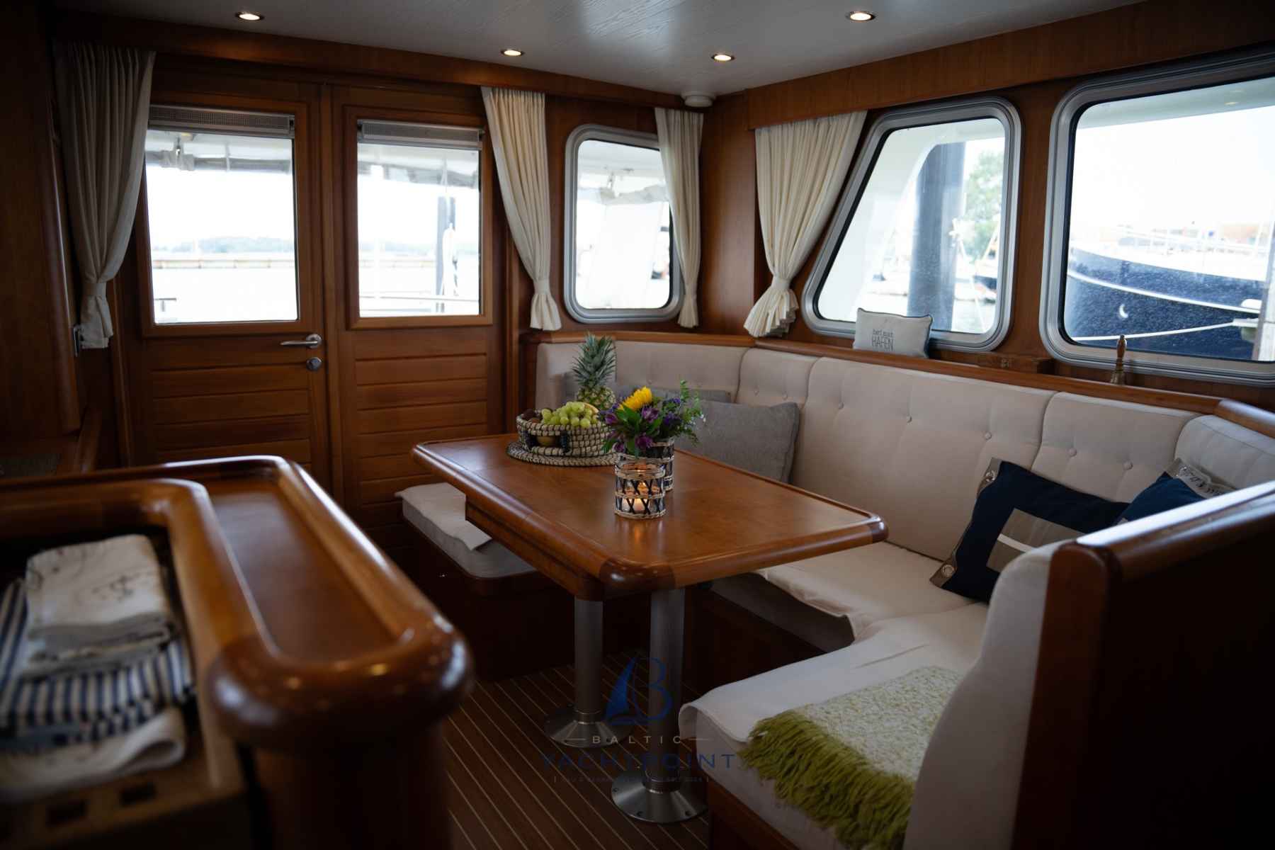 Motorboot Privateer Trawler 50