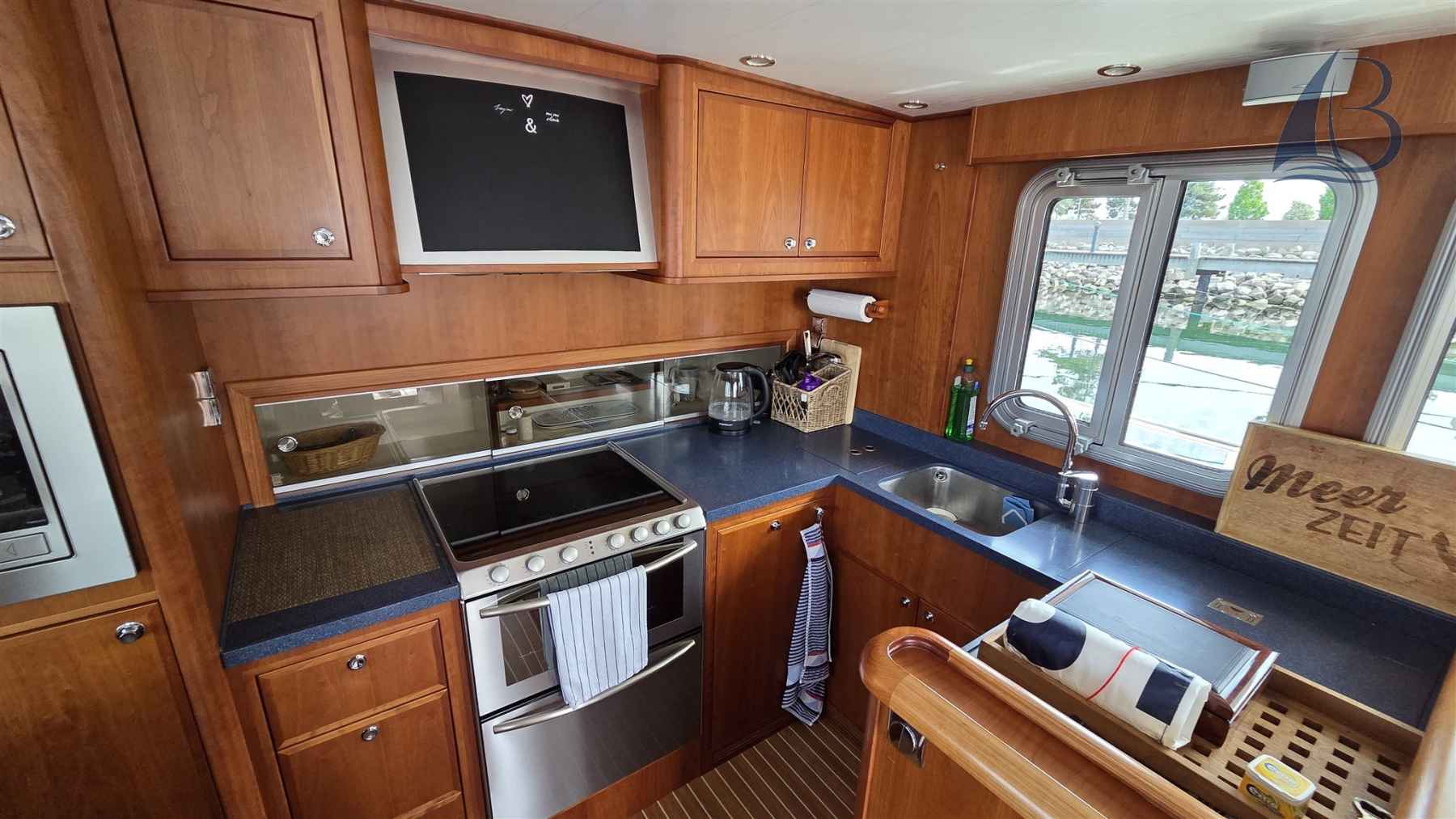 Motorboot Privateer Trawler 50