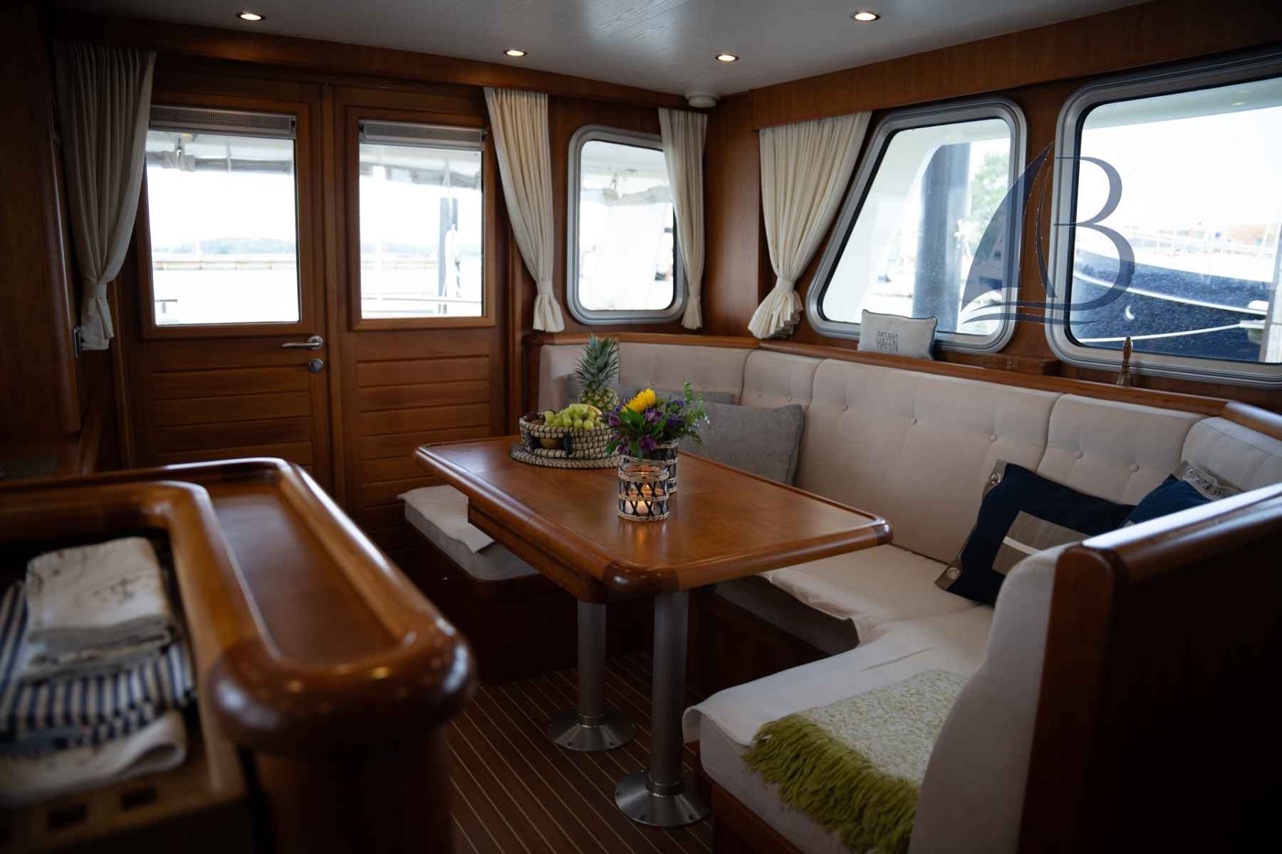 Motorboot Privateer Trawler 50