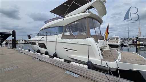 Motorboot Prestige 500 Fly
