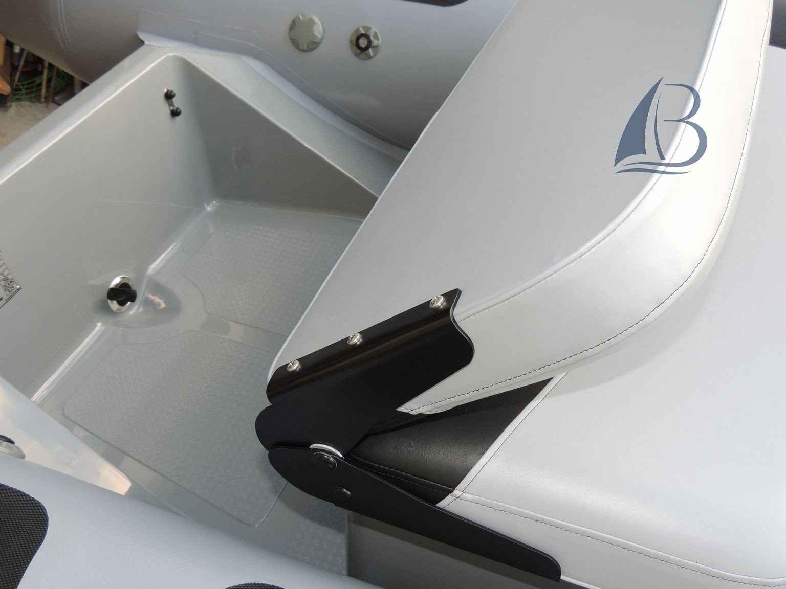 Motorboot Adventure Boats Adventure Vesta 380
