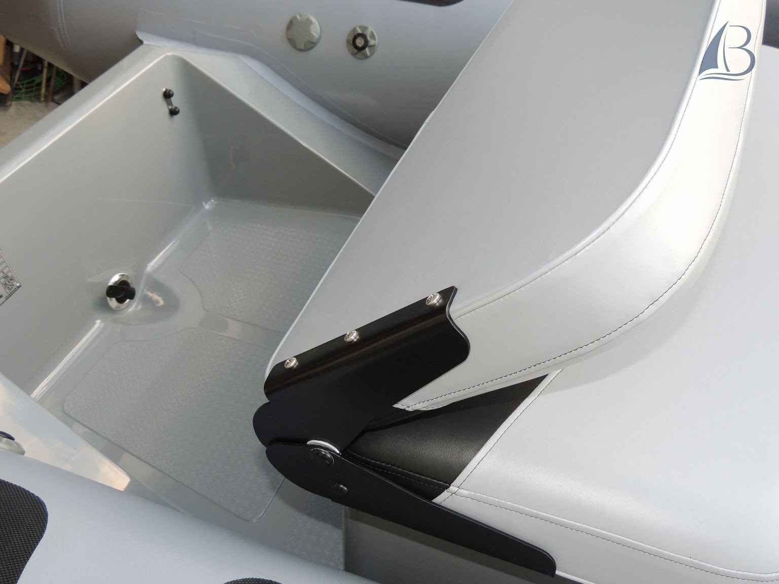 Motorboot Adventure Boats Adventure Vesta 380