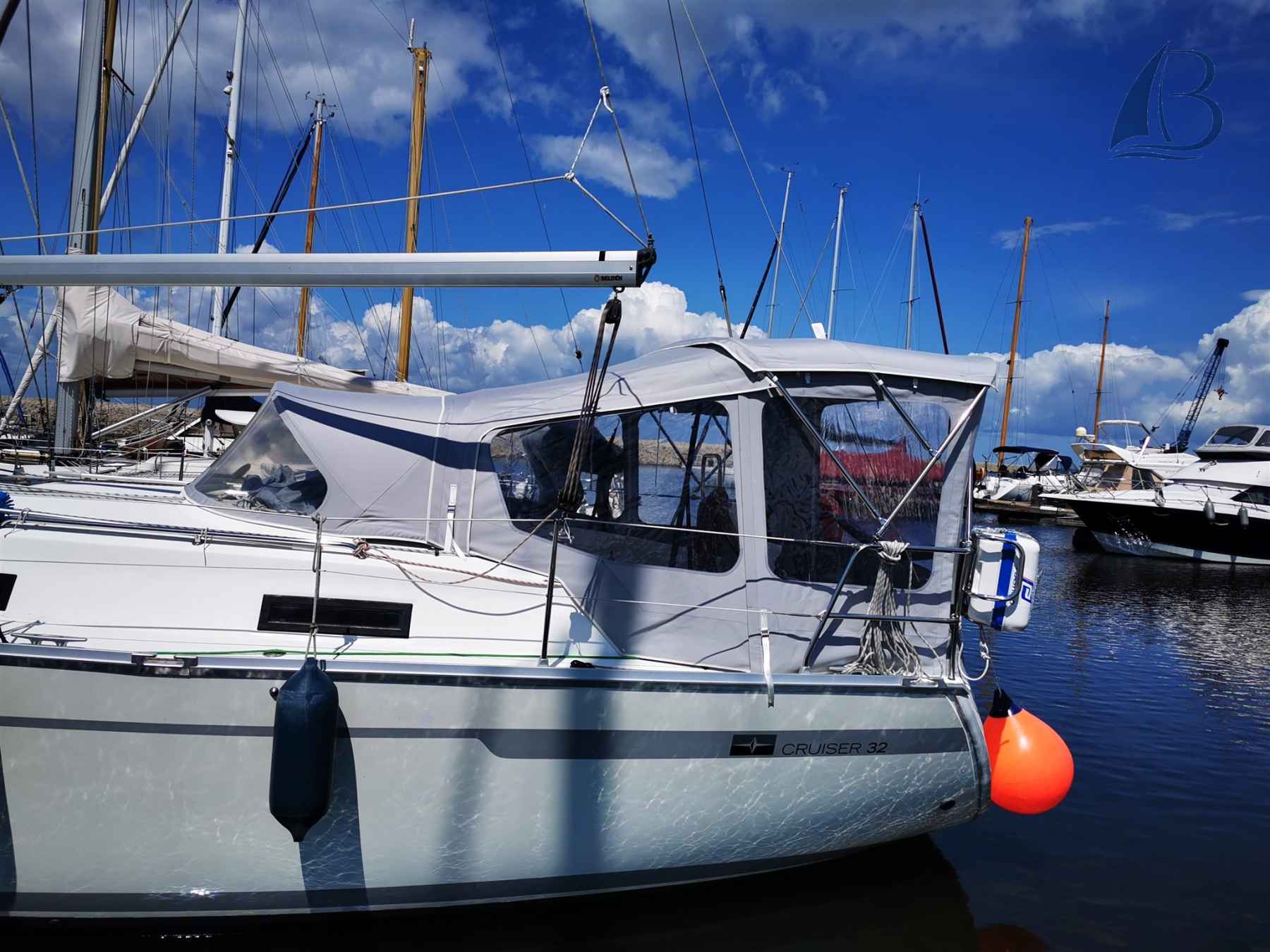 Motorboot Bavaria Cruiser 32 Short Keel