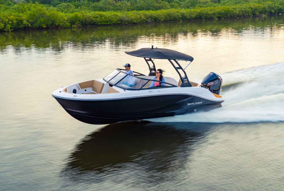 Motorboot Bayliner V20