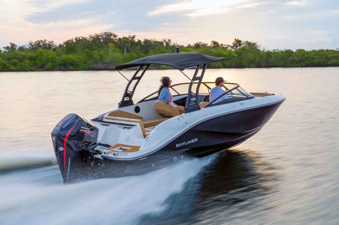 Motorboot Bayliner V20
