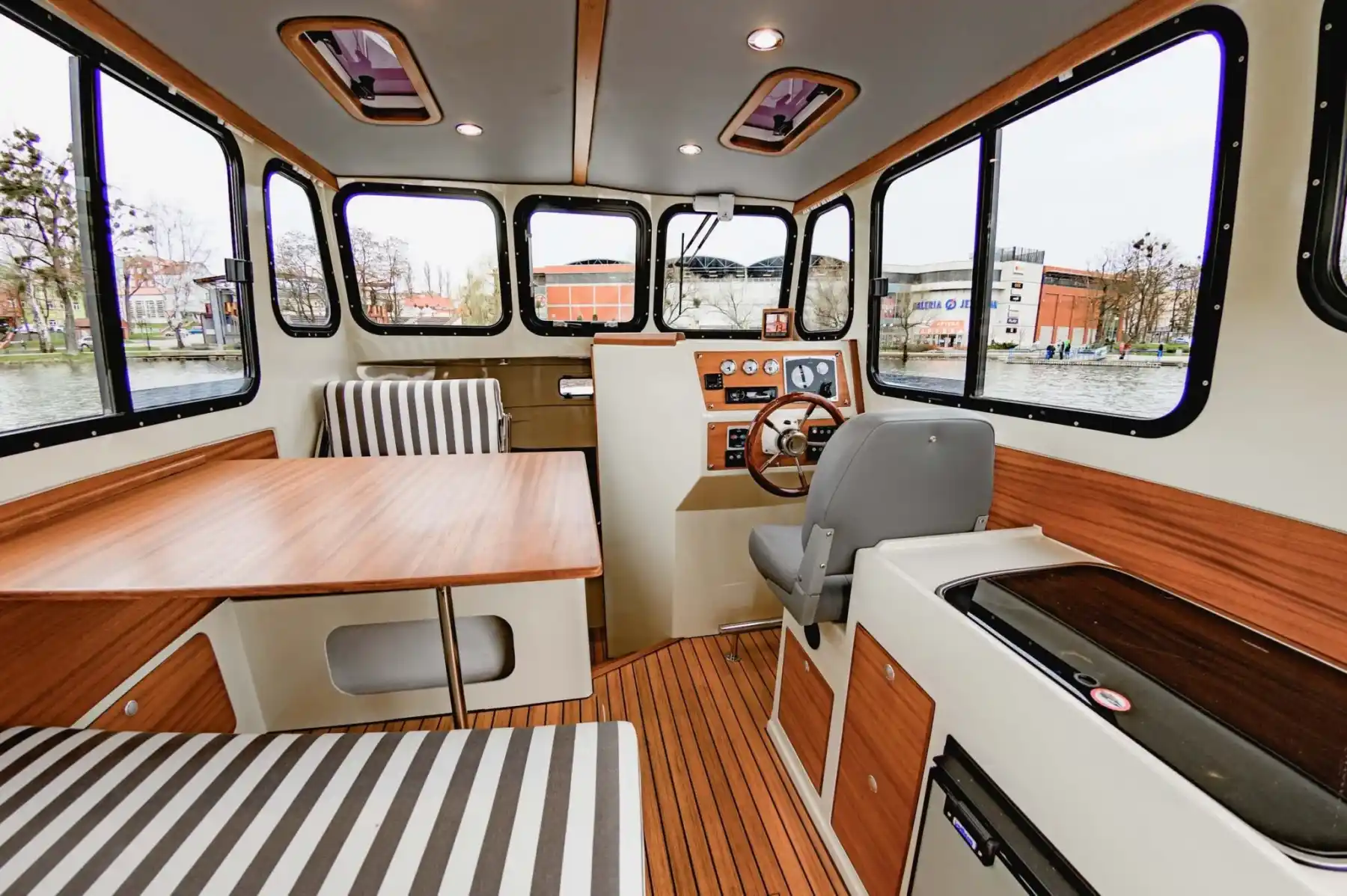 Motorboot IMPOL Yacht & Bootshandel Marim 755