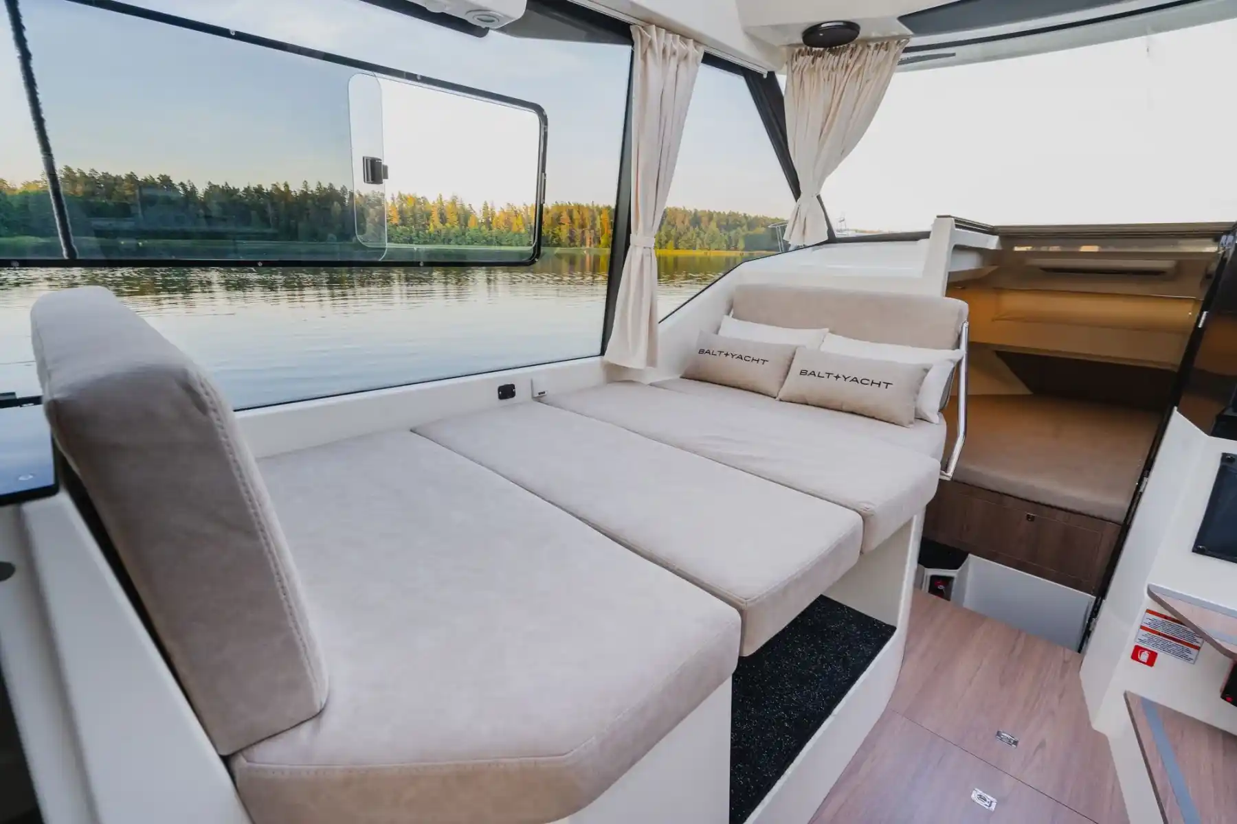 Motorboot IMPOL Yacht & Bootshandel SunCamper 31