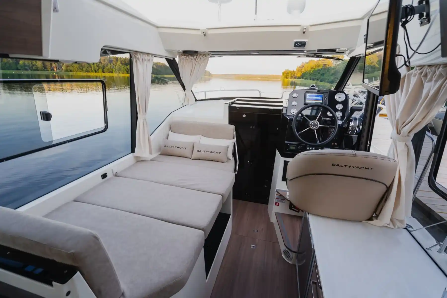 Motorboot IMPOL Yacht & Bootshandel SunCamper 31