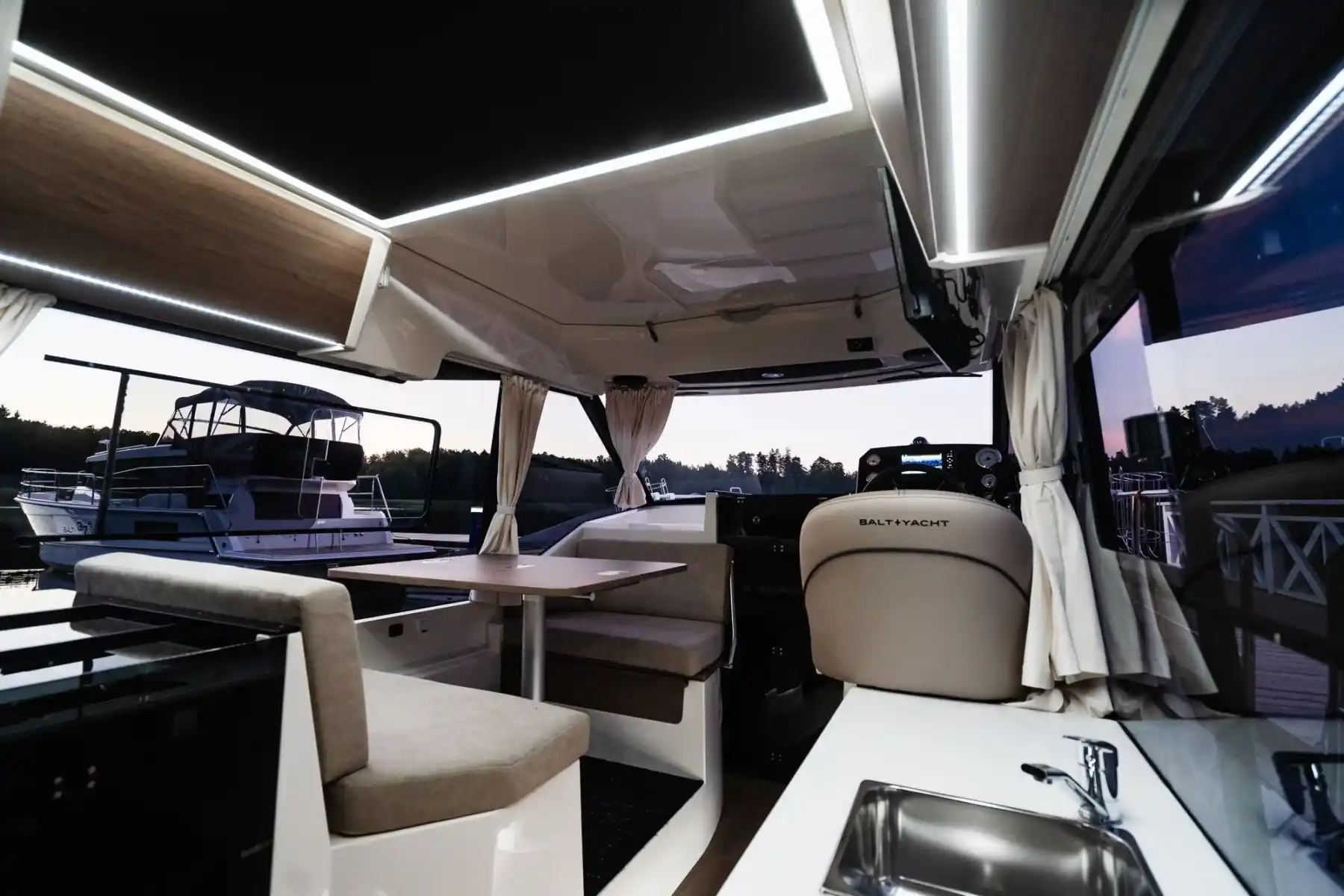 Motorboot IMPOL Yacht & Bootshandel SunCamper 31