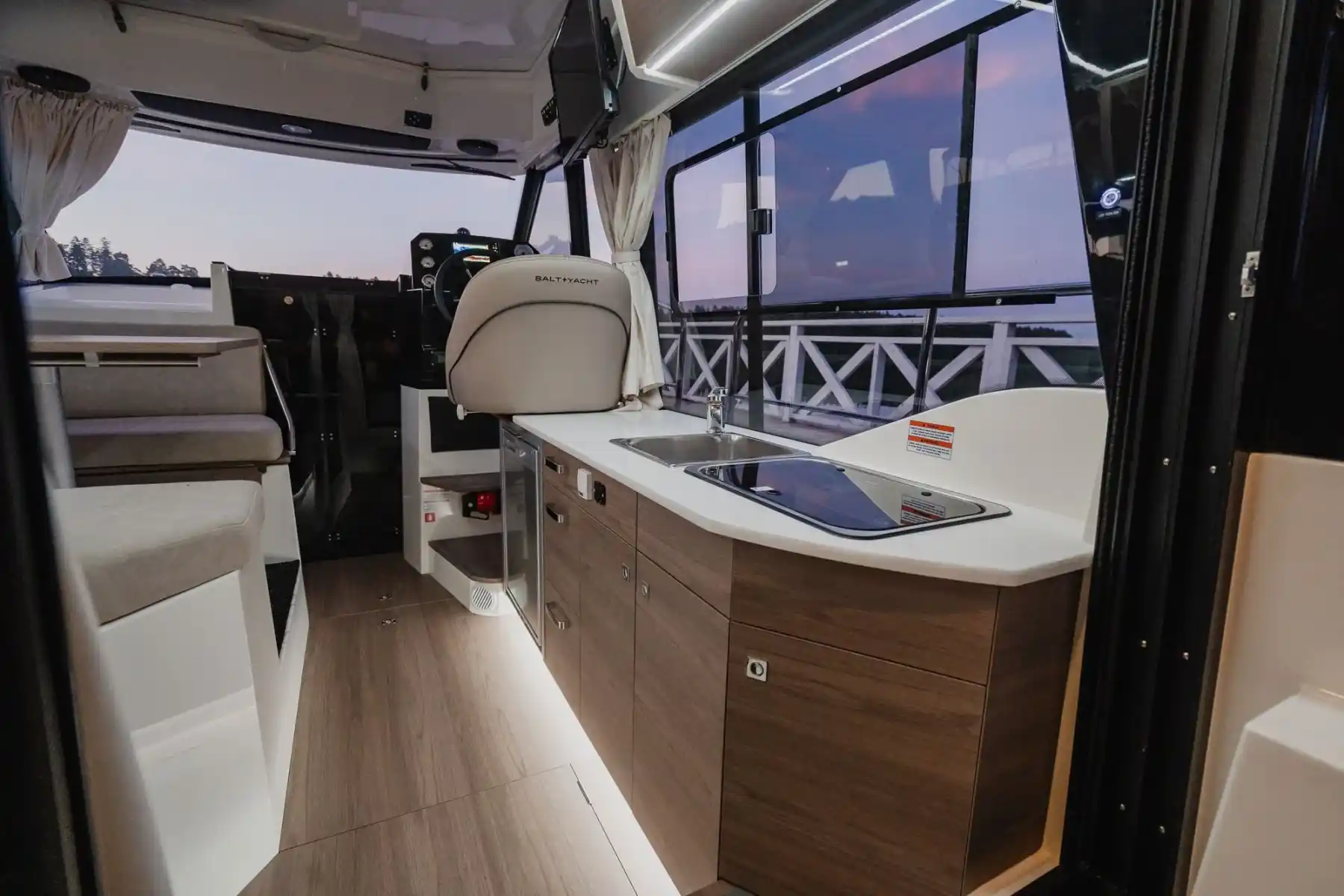 Motorboot IMPOL Yacht & Bootshandel SunCamper 31