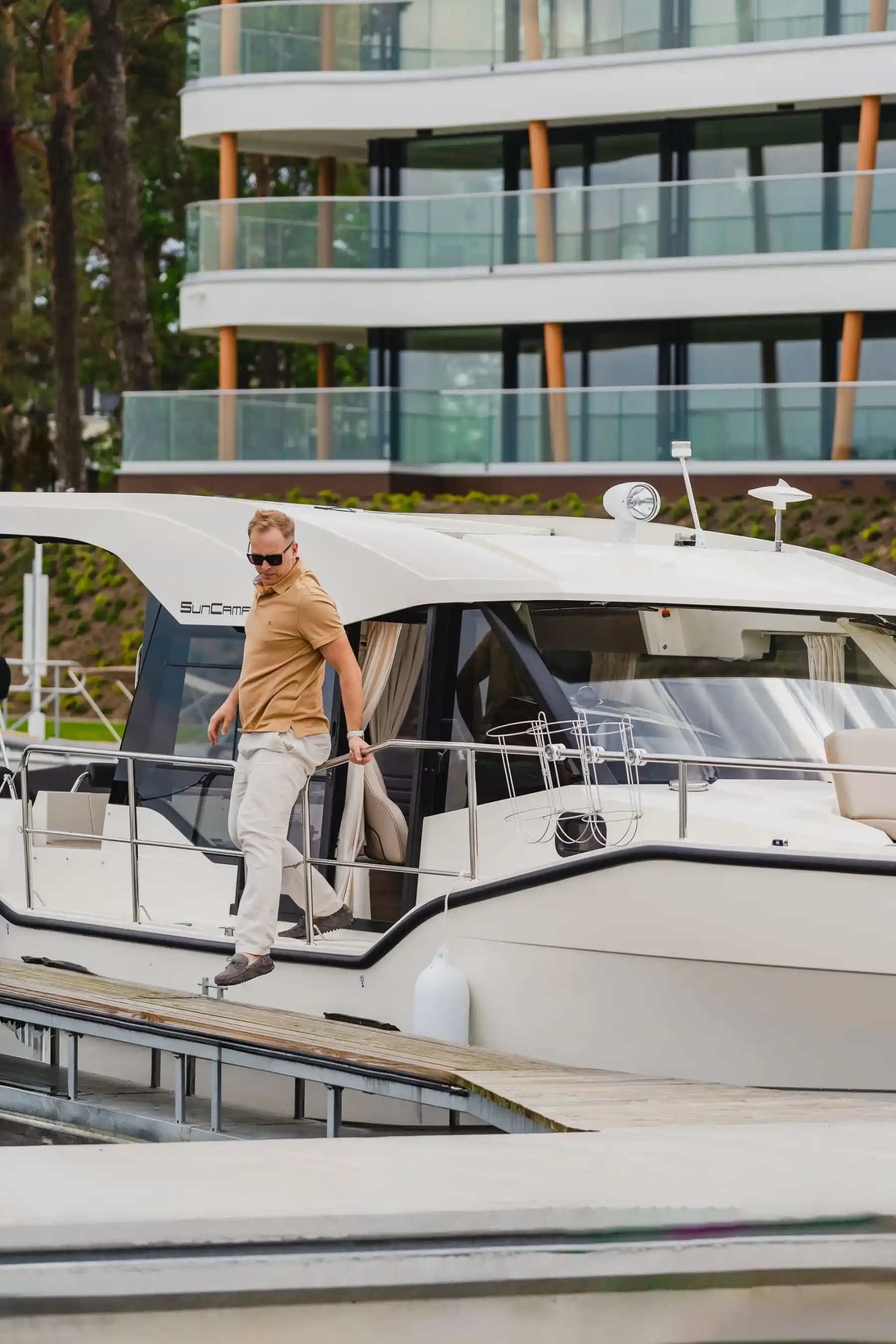 Motorboot IMPOL Yacht & Bootshandel SunCamper 31