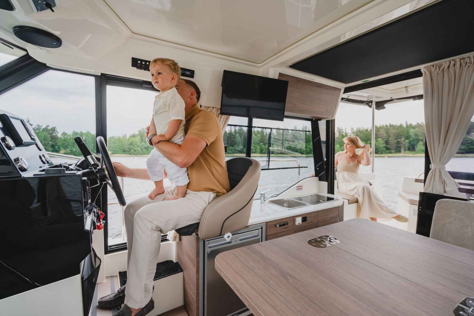 Motorboot IMPOL Yacht & Bootshandel SunCamper 31