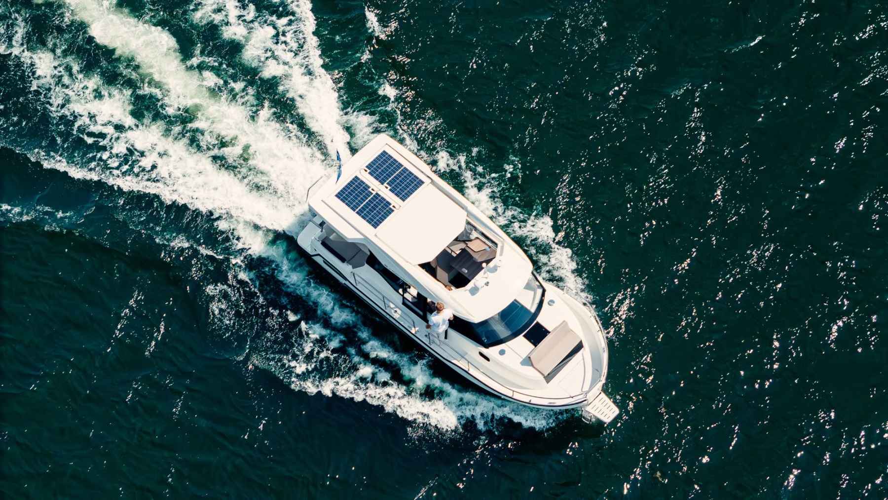 Motorboot IMPOL Yacht & Bootshandel SunCamper 31