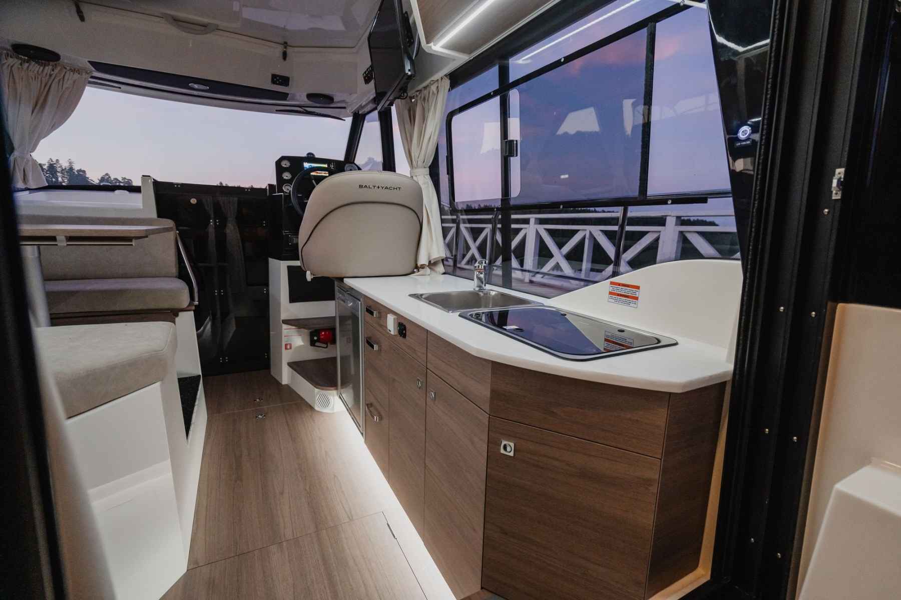Motorboot IMPOL Yacht & Bootshandel SunCamper 31