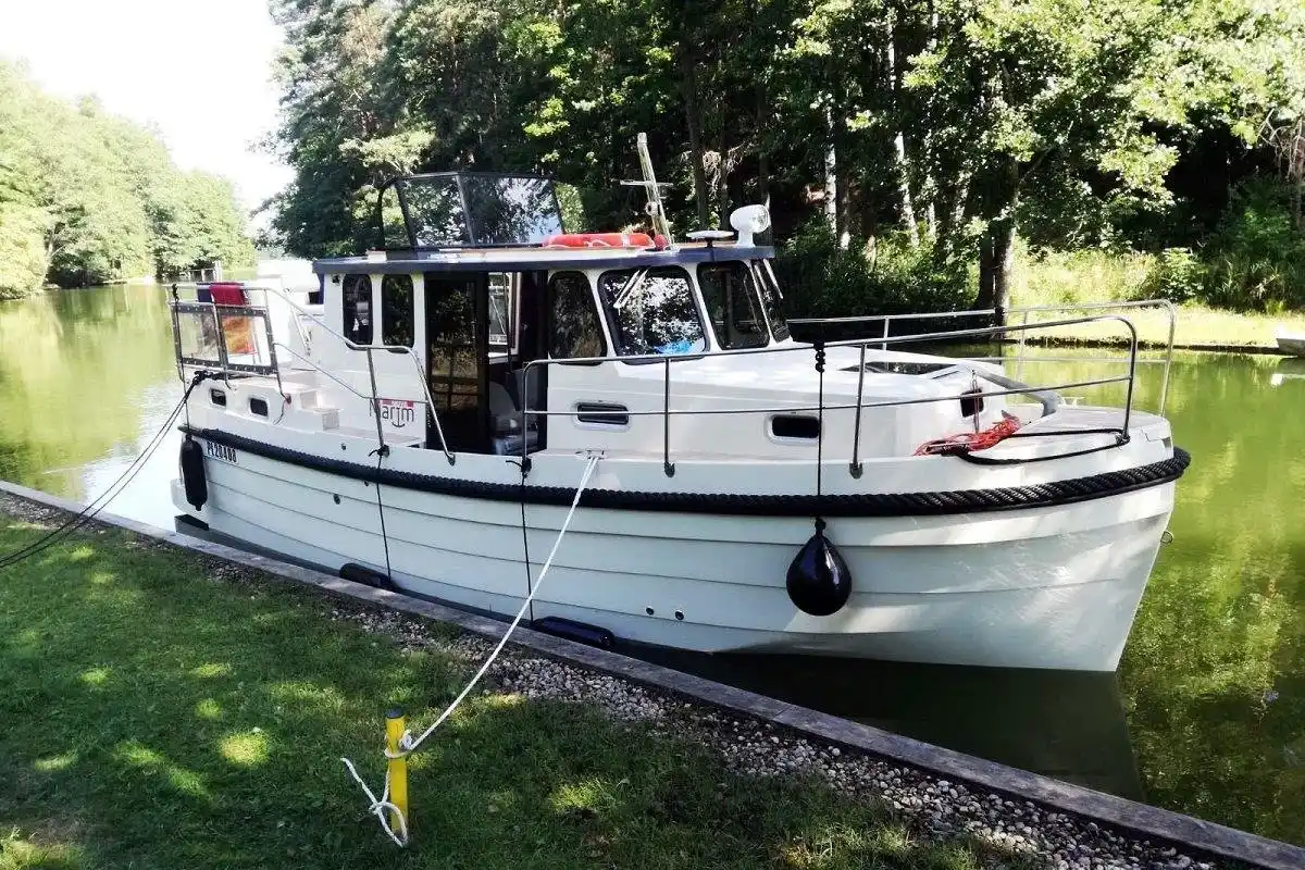 Motorboot IMPOL Yacht & Bootshandel Marim 808