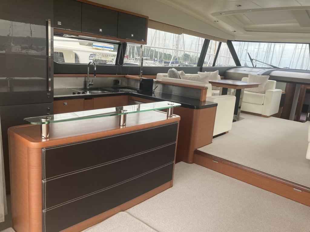 Motorboot Prestige 620 S (SportFly)