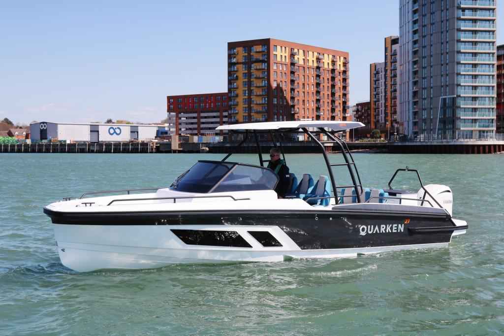 Motorboot Quarken 27 T-Top V2 ONYX