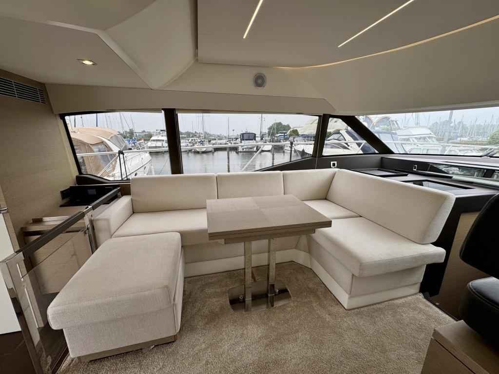 Motorboot Prestige 460 FLY