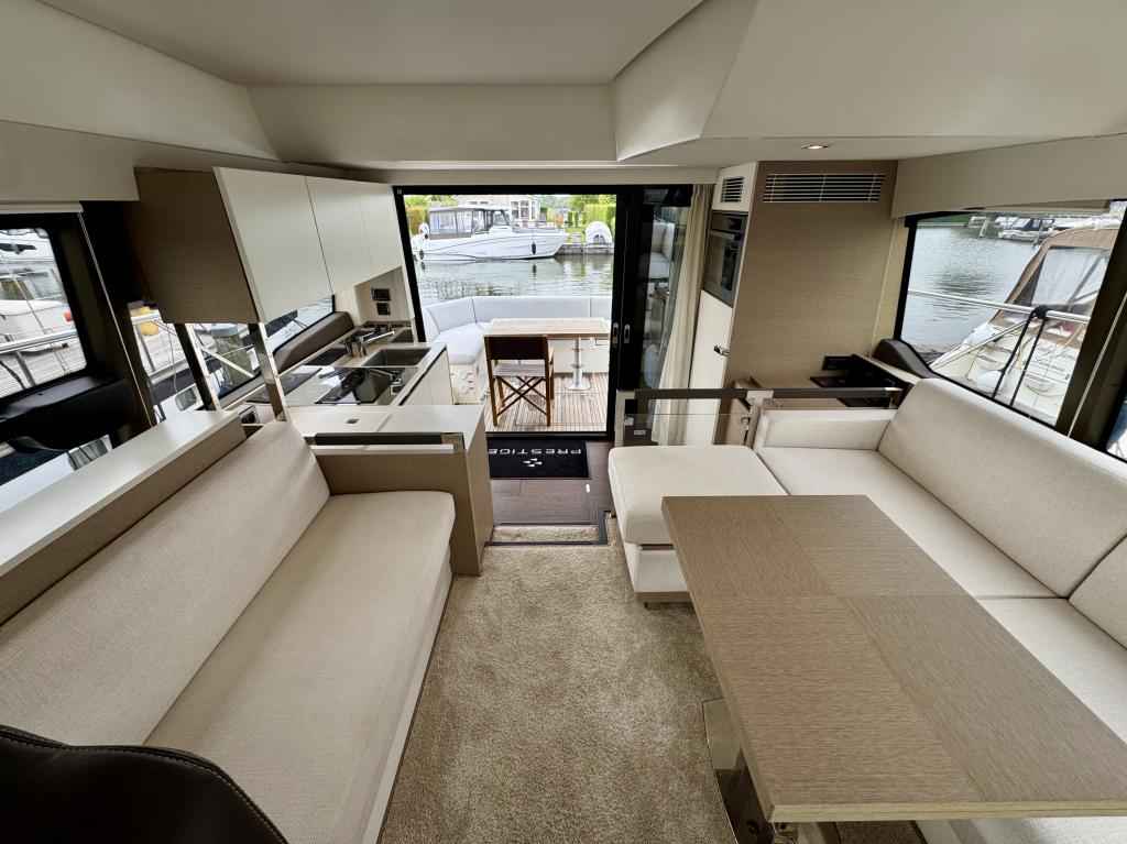 Motorboot Prestige 460 FLY