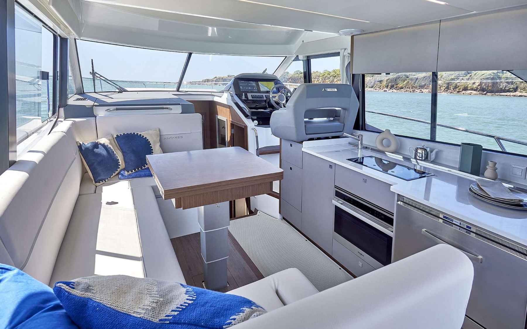 Motorboot Beneteau ANTARES 12 Fly