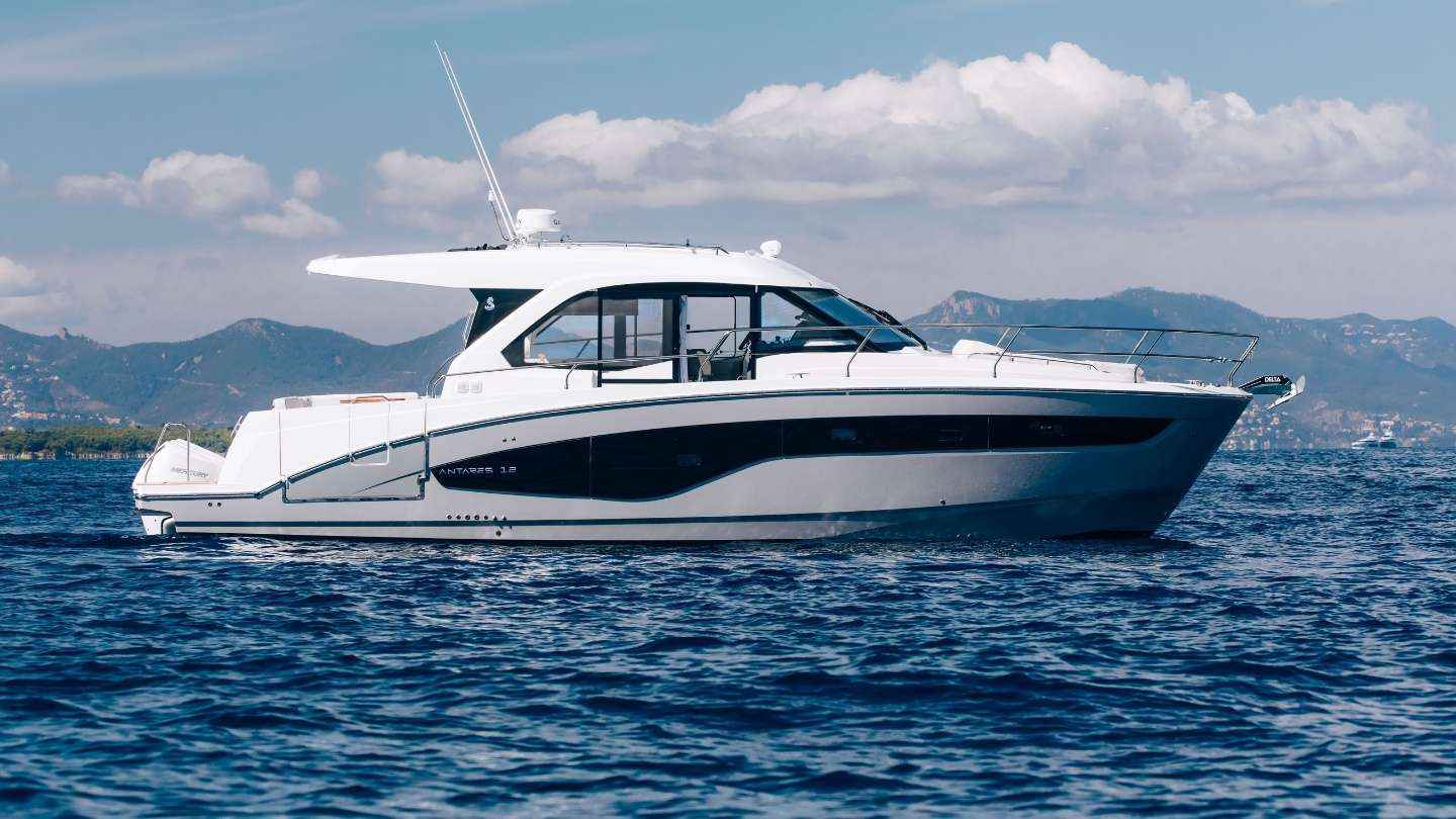 Motorboot Beneteau ANTARES 12 Coupe