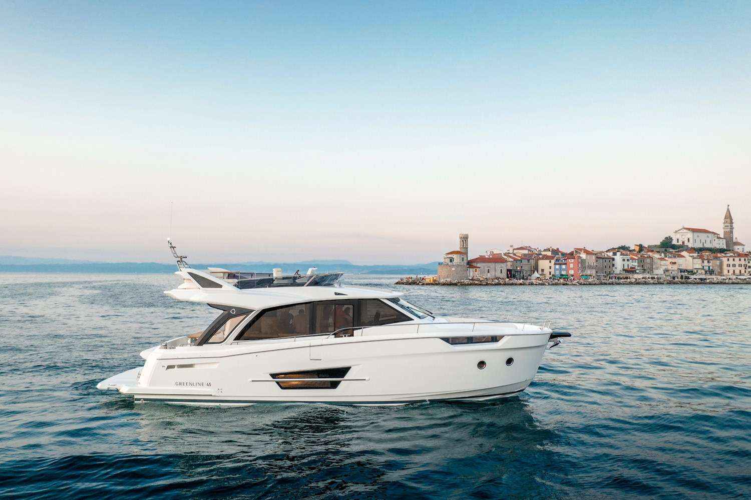 Motorboot Greenline 45 COUPE
