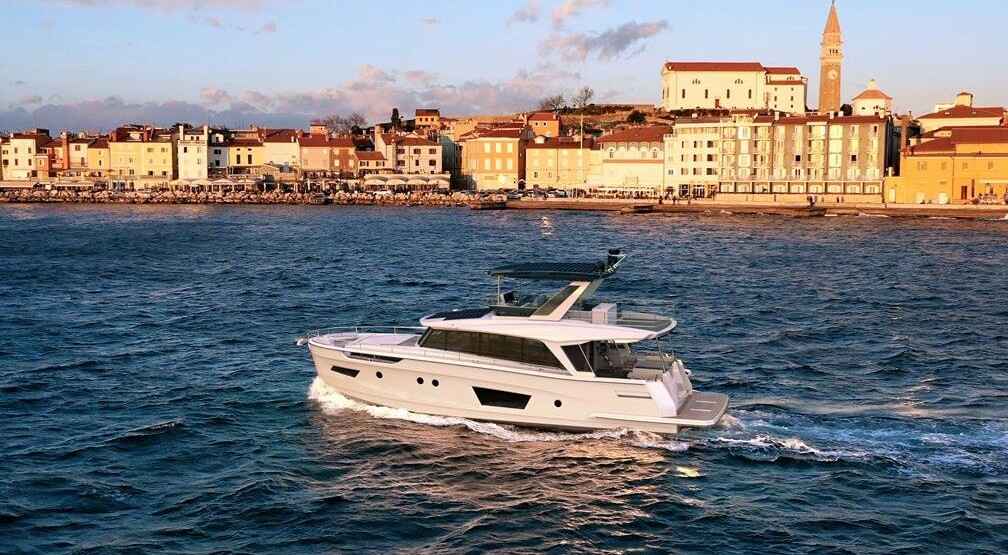 Motorboot Greenline 58 Fly