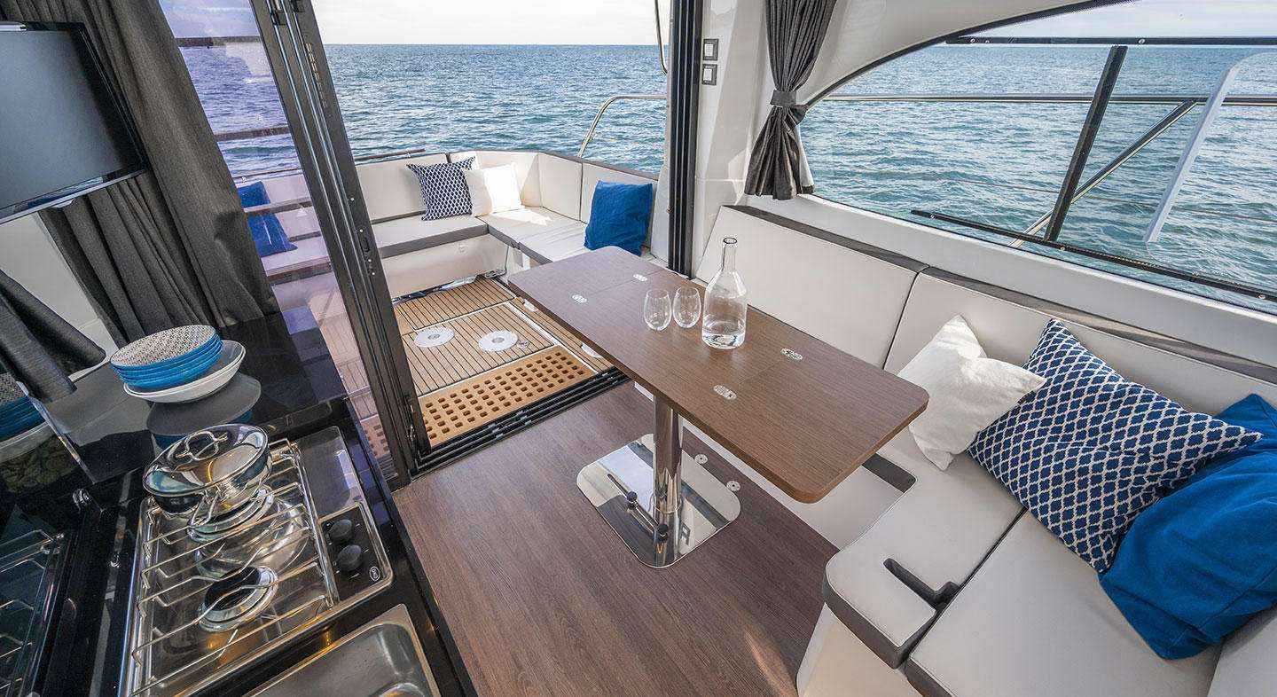 Motorboot Beneteau ANTARES 11 FLY