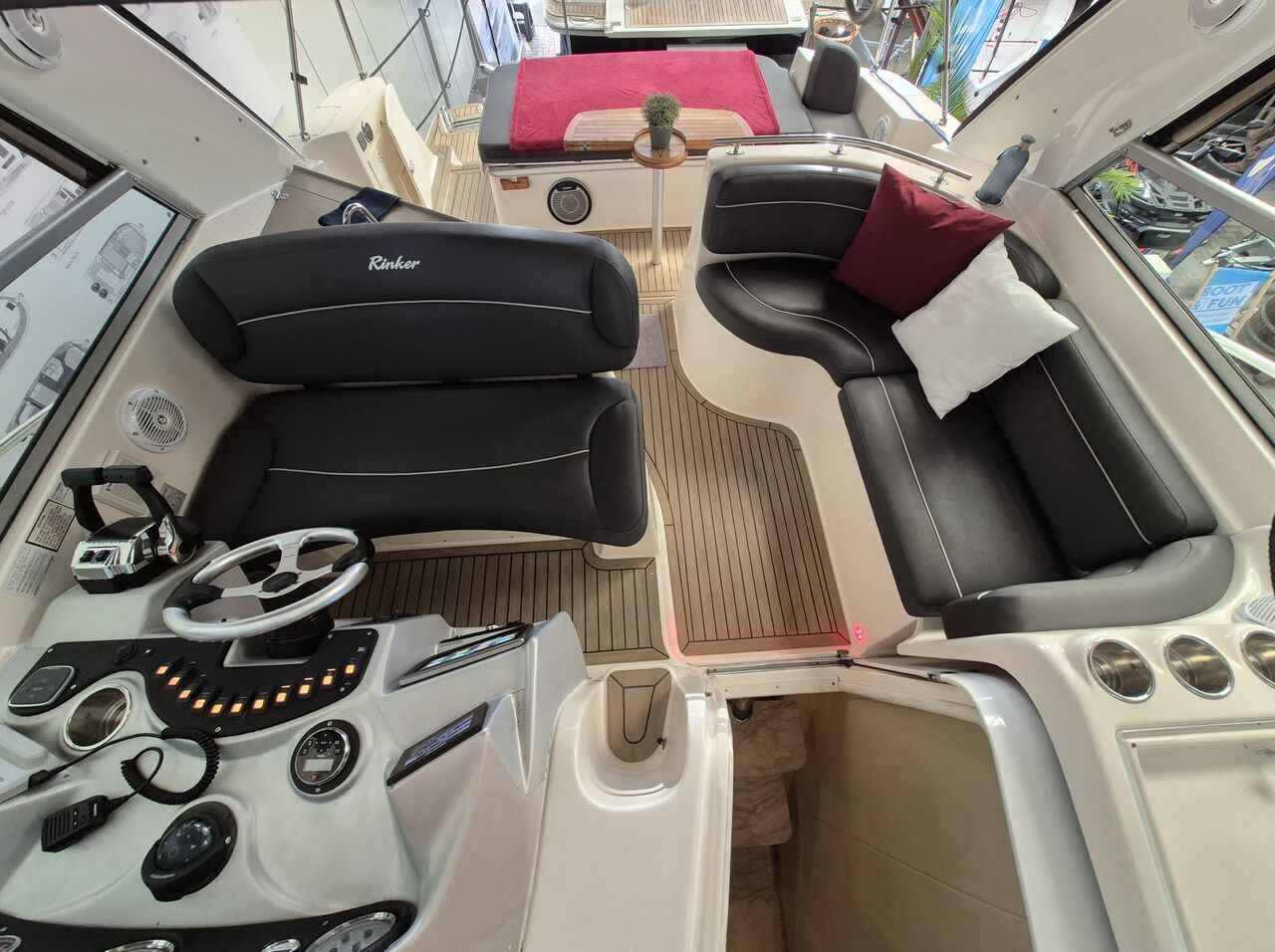 Motorboot Rinker 342 Fiesta Vee