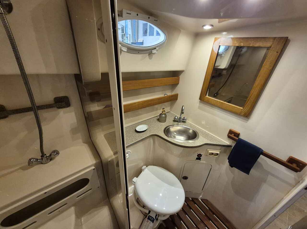 Motorboot Rinker 342 Fiesta Vee