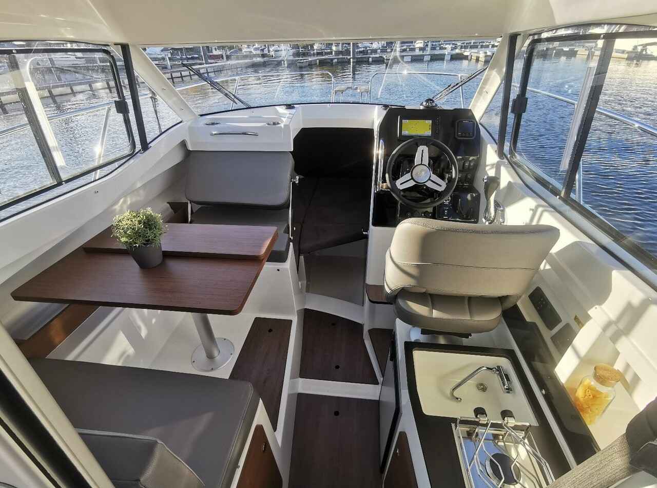 Motorboot Bénéteau Antares 7