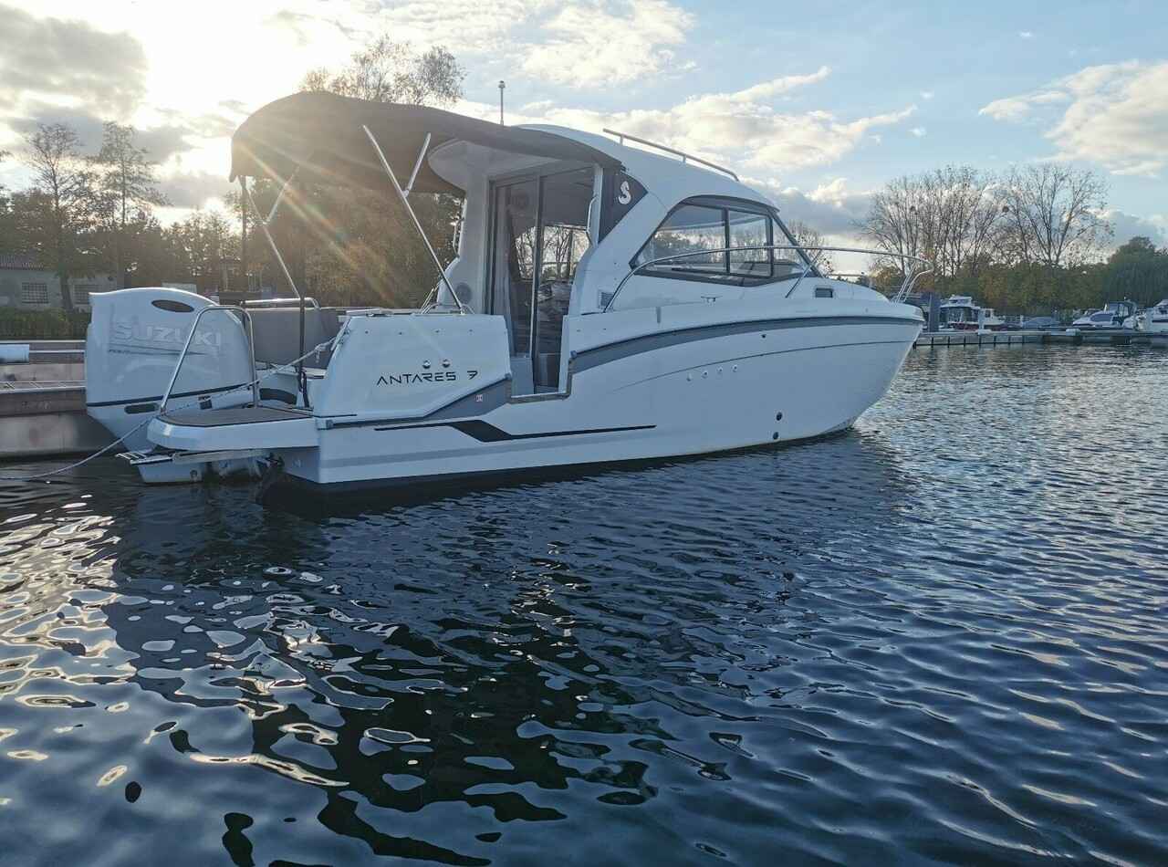 Motorboot Bénéteau Antares 7