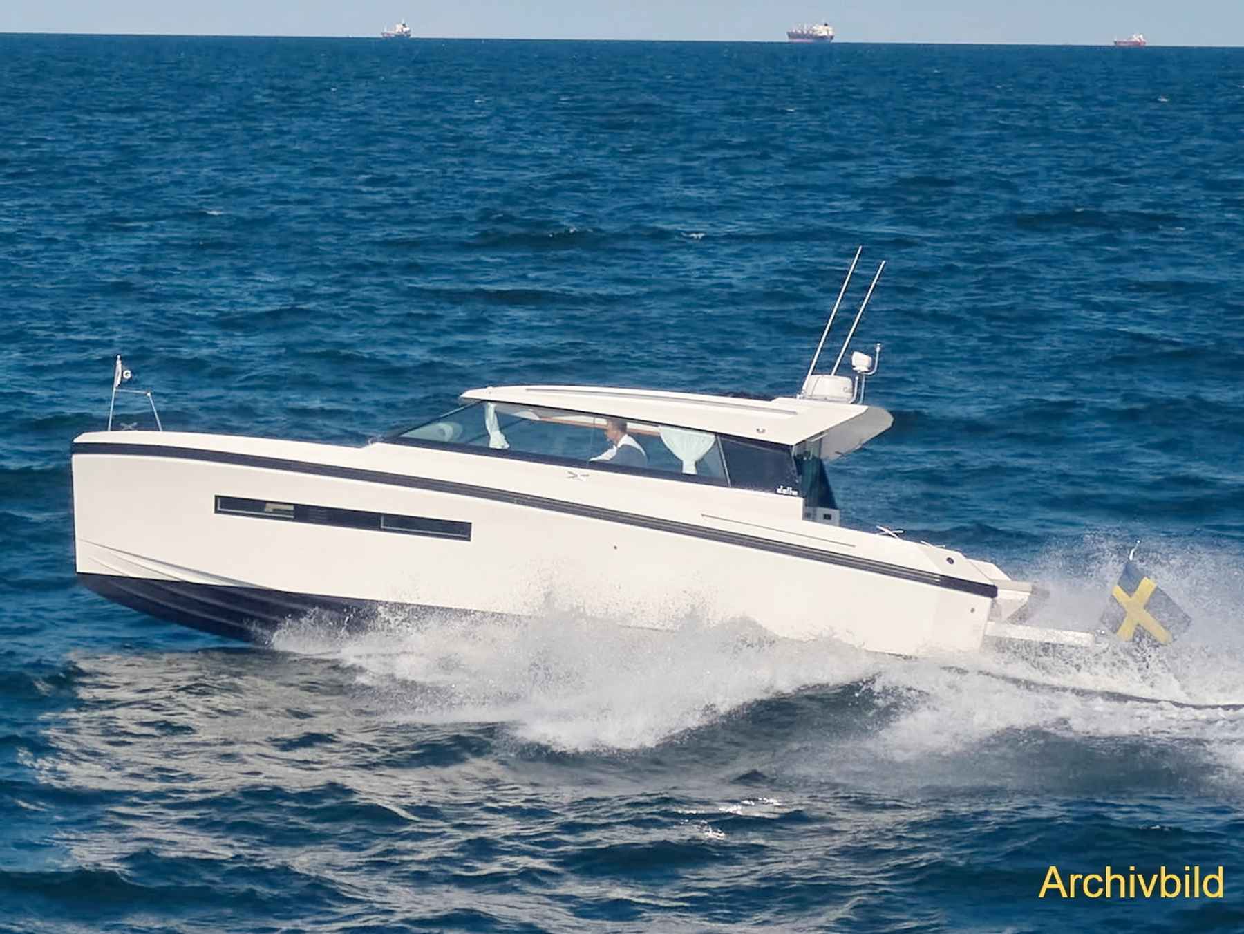 Motorboot Delta 33 Coupe