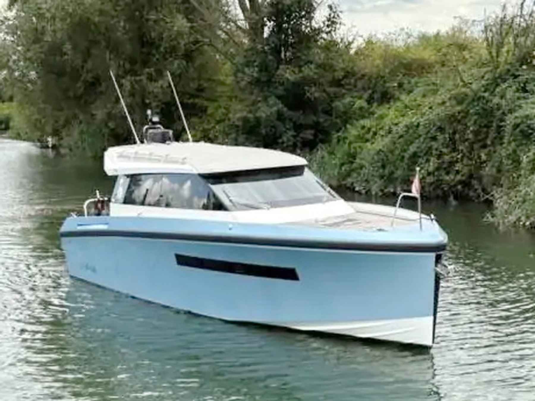Motorboot Delta 33 Coupe